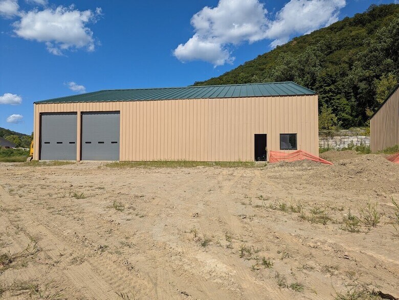 52 Route 9, Fishkill, NY à louer - Photo du bâtiment - Image 3 de 3