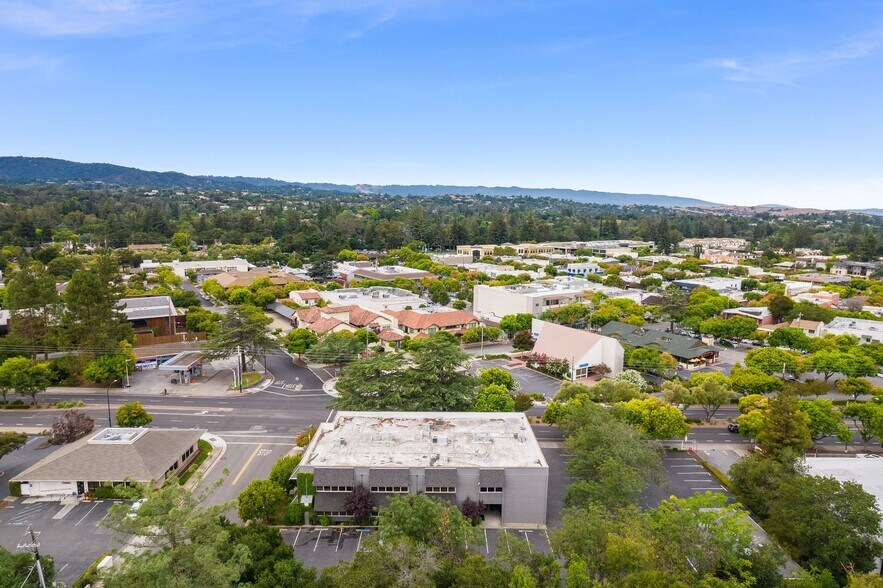 289 S San Antonio Rd, Los Altos, CA à louer - Photo du bâtiment - Image 1 de 38