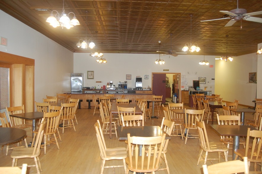 405 Exchange St, Geneva, NY à vendre - Photo intérieure - Image 3 de 7