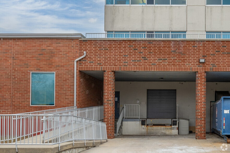 1000 River Rd, Conshohocken, PA for lease - Building Photo - Image 3 of 5