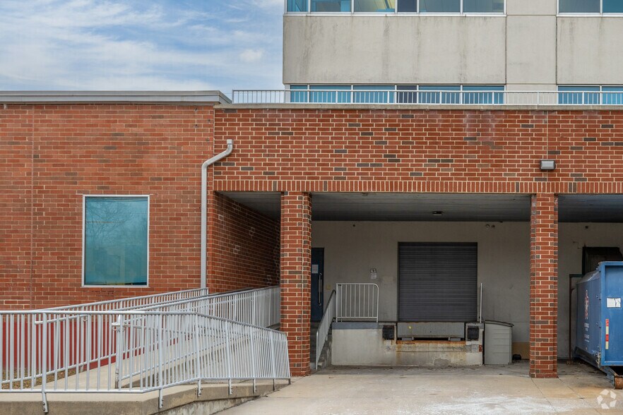 1000 River Rd, Conshohocken, PA à louer - Photo du bâtiment - Image 3 de 5