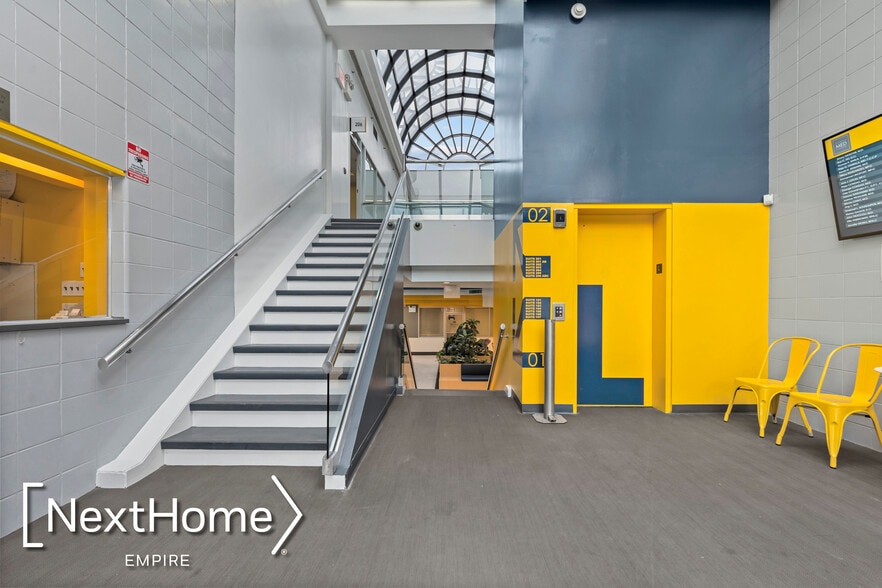 27-47 Crescent St, Astoria, NY for lease - Lobby - Image 3 of 17