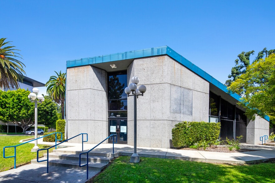 4333 Wilshire Blvd, Los Angeles, CA for sale - Building Photo - Image 3 of 11