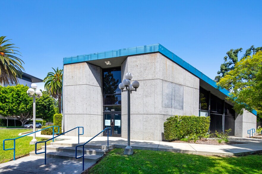 4333 Wilshire Blvd, Los Angeles, CA à vendre - Photo du bâtiment - Image 3 de 11