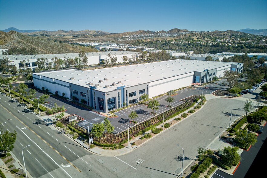29125 Avenue Paine, Valencia, CA à louer - Aérien - Image 2 de 7