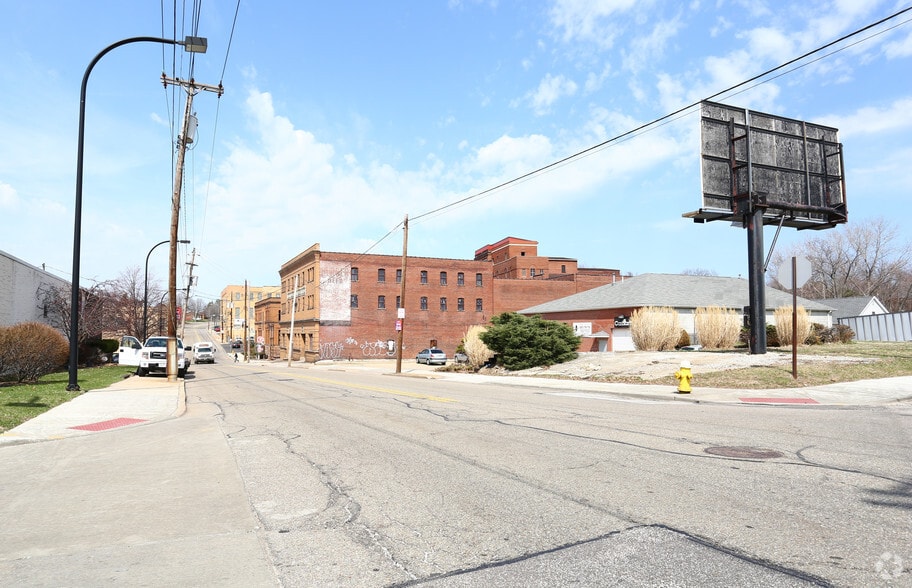 577 Grant St, Akron, OH for sale - Building Photo - Image 3 of 23