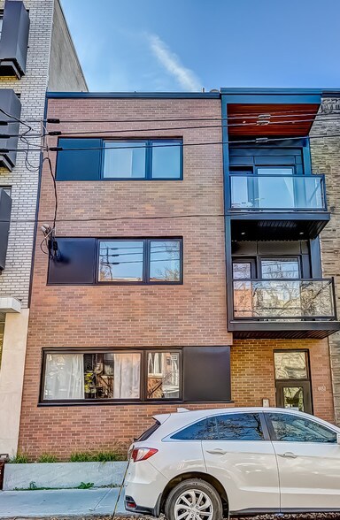 4452 Rue de Laroche, Montréal, QC à vendre - Photo principale - Image 1 de 1
