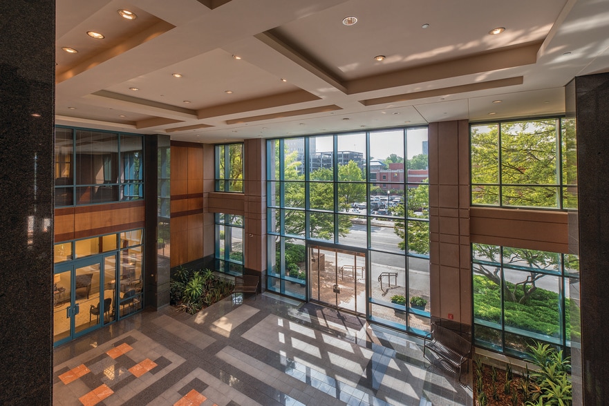 200 Clinton Ave W, Huntsville, AL à louer - Photo du bâtiment - Image 2 de 4