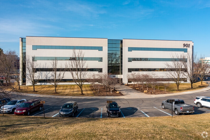 901 Tower Dr, Troy, MI for lease - Building Photo - Image 1 of 21
