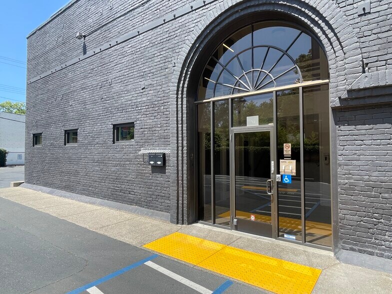 2020 I St, Sacramento, CA for lease - Building Photo - Image 1 of 13