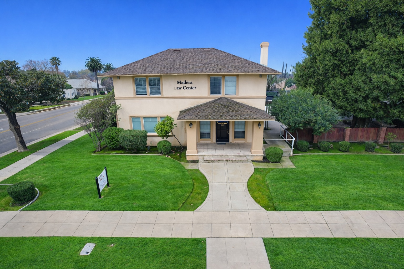 400 W Yosemite Ave, Madera, CA à vendre Photo principale- Image 1 de 12