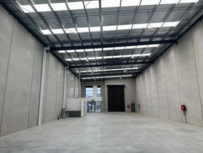 5-7 Furlong St, Cranbourne West for lease Interior Photo- Image 1 of 2