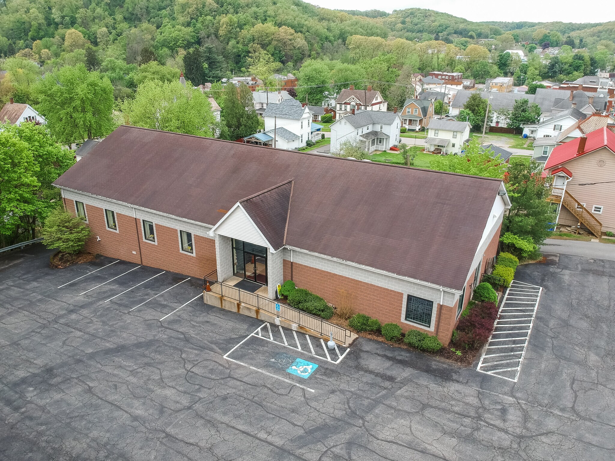 426 E Main St, Evans City, PA à vendre Photo du bâtiment- Image 1 de 1