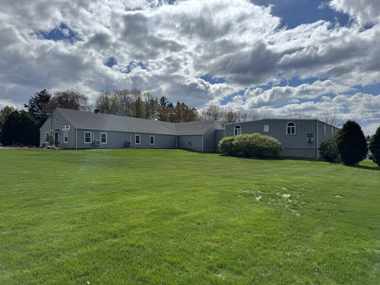 14 Emily Rd, East Windsor, CT à vendre - Photo du bâtiment - Image 2 de 16