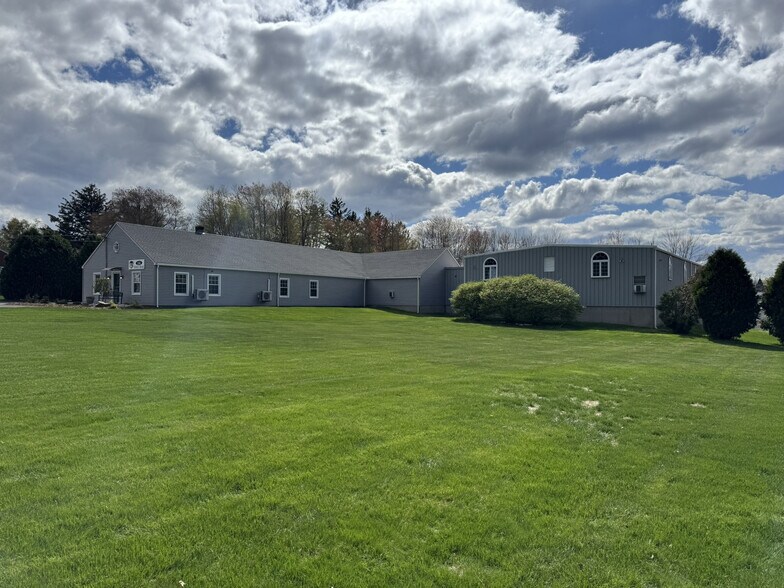 14 Emily Rd, East Windsor, CT à vendre - Photo du bâtiment - Image 2 de 16