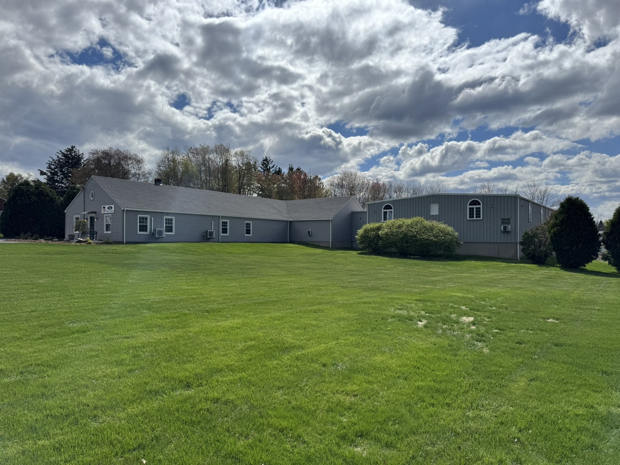 14 Emily Rd, Broad Brook, CT à vendre Photo du bâtiment- Image 1 de 17