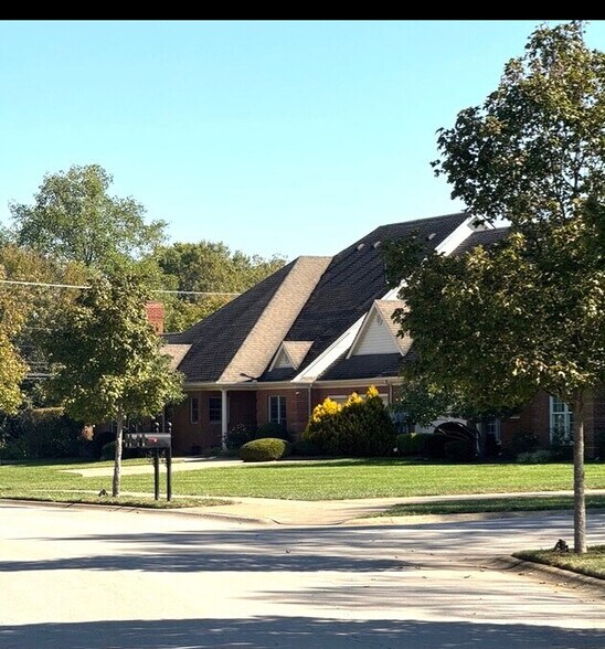 Sugartree Ln, Versailles, KY à vendre - Photo du bâtiment - Image 2 de 35