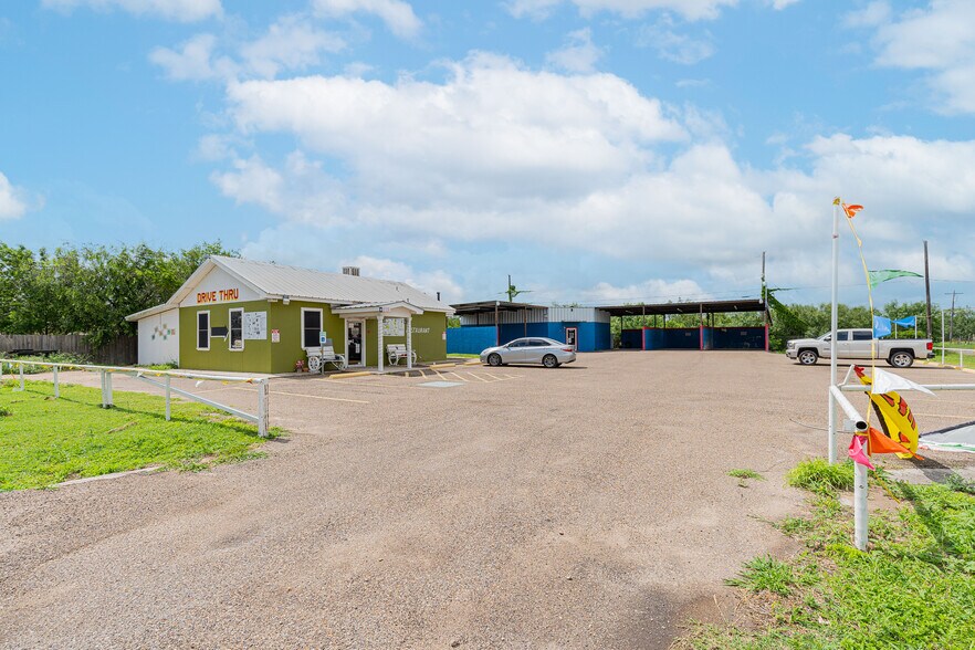 1606 La Fuente Dr, Penitas, TX à vendre - Photo du bâtiment - Image 2 de 12