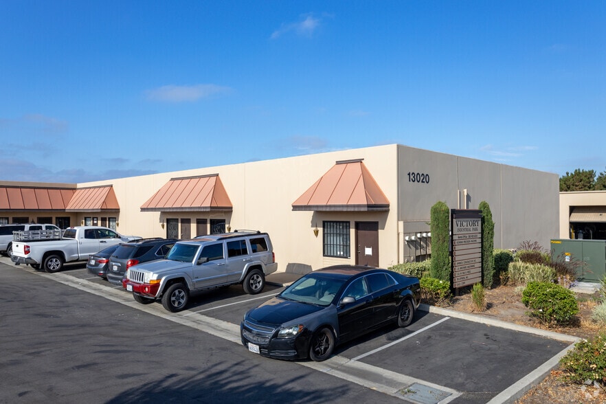13020 Tom White Way, Norwalk, CA à louer - Photo du bâtiment - Image 1 de 16