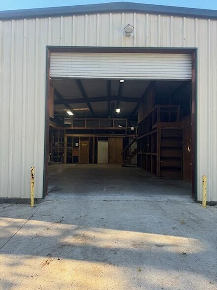 2815 Montgomery Rd, Huntsville, TX à vendre - Photo du bâtiment - Image 3 de 7