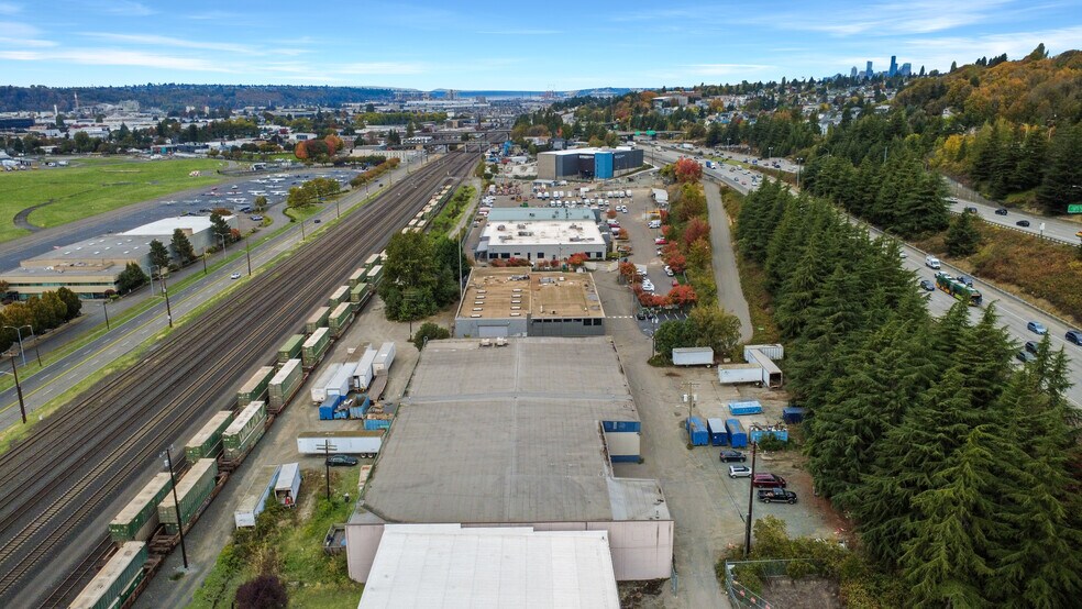 1915 S Corgiat Dr, Seattle, WA à vendre - Photo du bâtiment - Image 2 de 10