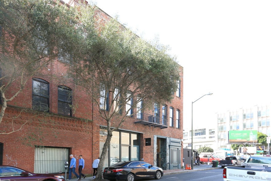 323-325 Pacific Ave, San Francisco, CA for lease - Building Photo - Image 2 of 3