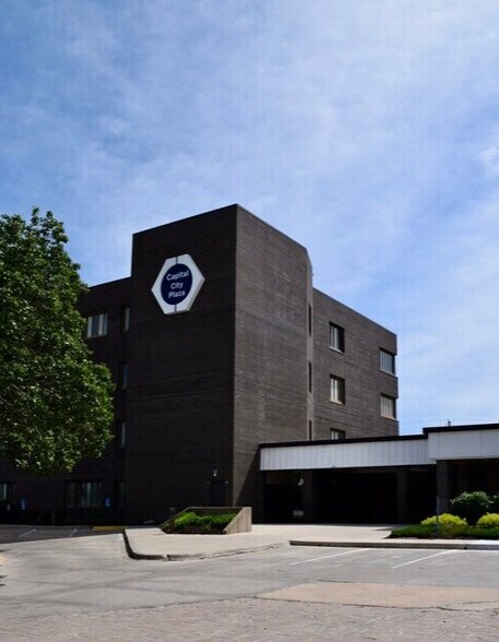 3706 SW Topeka Blvd, Topeka, KS à louer - Photo du bâtiment - Image 2 de 22