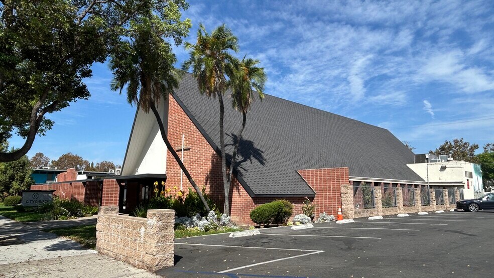 701 W Broadway, Anaheim, CA à vendre - Photo du bâtiment - Image 2 de 29