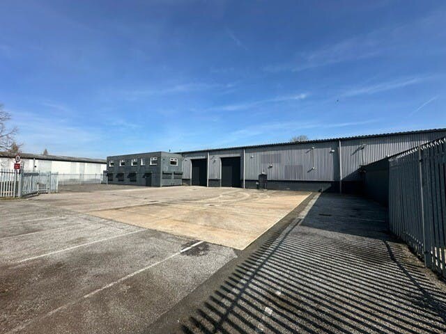 Roundthorn Industrial Estate, Ennis Close, Manchester à louer - Photo du bâtiment - Image 2 de 19