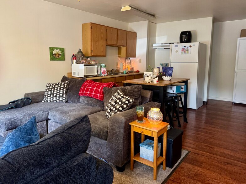 250 E Water St, Slippery Rock, PA à vendre - Photo du bâtiment - Image 2 de 75