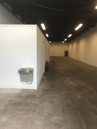 Plus de détails pour 7301-7321 NE 1st Pl, Miami, FL - Industriel à louer