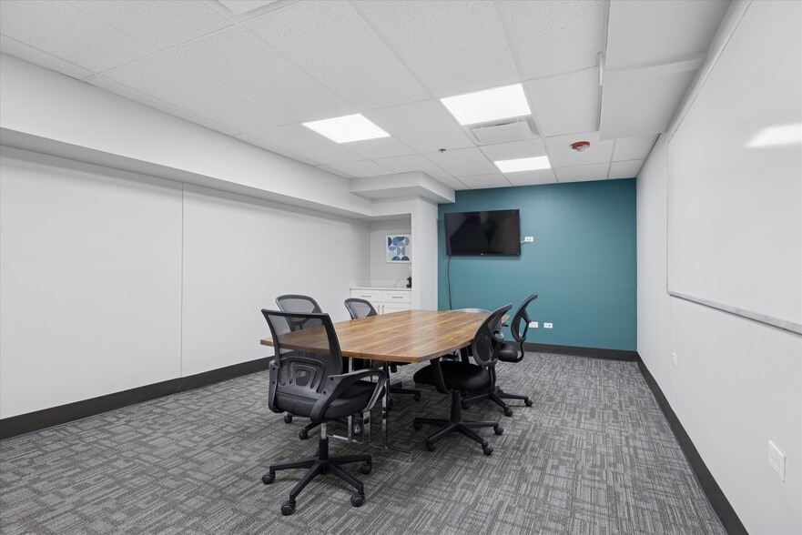 5117 Main St, Downers Grove, IL for lease - Building Photo - Image 3 of 40