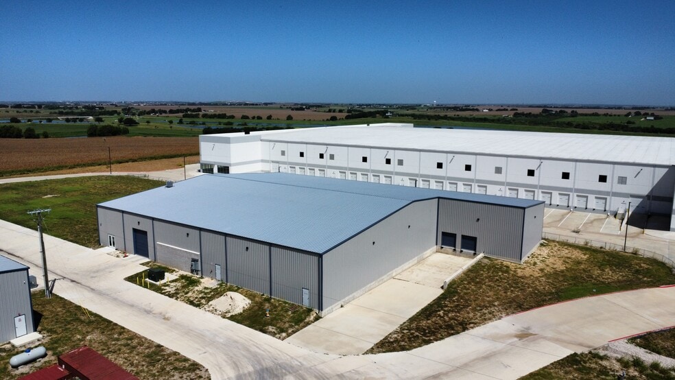 000 BFG 9000 Way, Taylor, TX for lease - Building Photo - Image 2 of 3