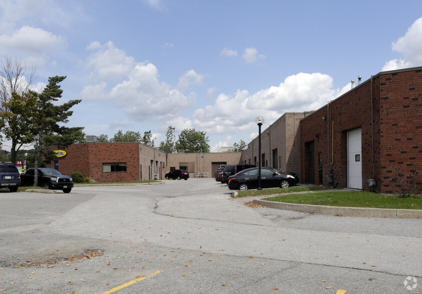 29-35 Cedar Pointe Dr, Barrie, ON for lease - Building Photo - Image 2 of 11