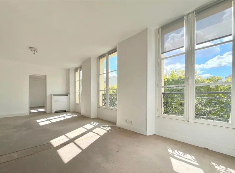 Office in Versailles for lease Interior Photo- Image 1 of 12