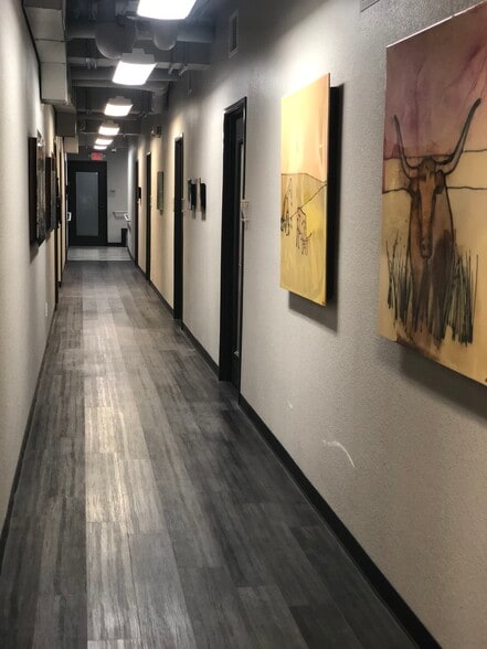 100-102 W Oak St, Denton, TX for lease - Interior Photo - Image 3 of 9