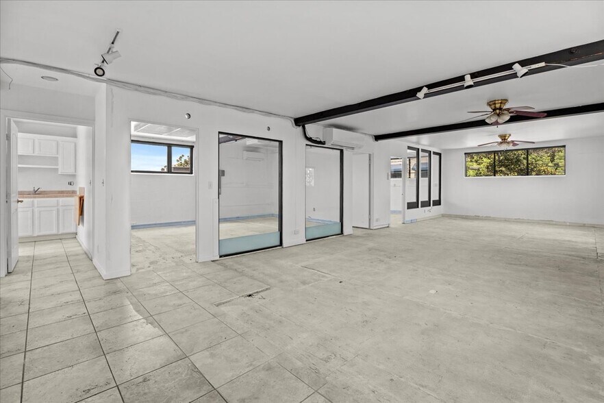 207 S Flower St, Burbank, CA for lease - Interior Photo - Image 3 of 13