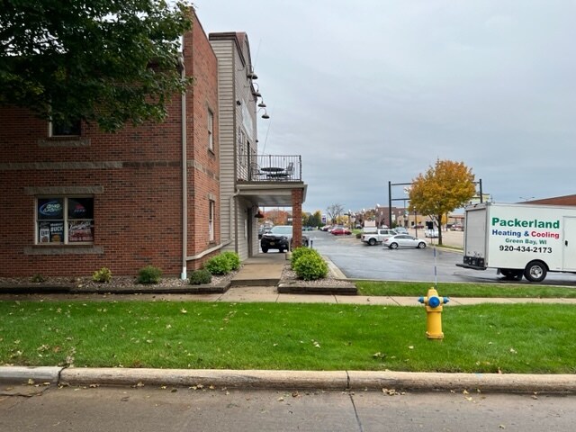 303 Reid St, De Pere, WI à vendre - Photo du bâtiment - Image 2 de 18