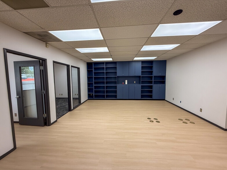 108 E Mill Plain Blvd, Vancouver, WA for lease - Building Photo - Image 3 of 8