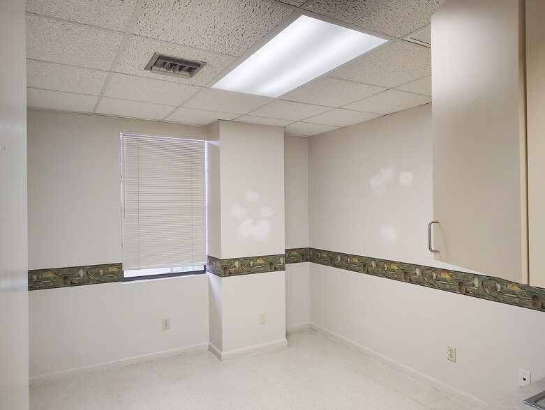 1801 SE Hillmoor Dr, Port Saint Lucie, FL for lease - Building Photo - Image 2 of 72