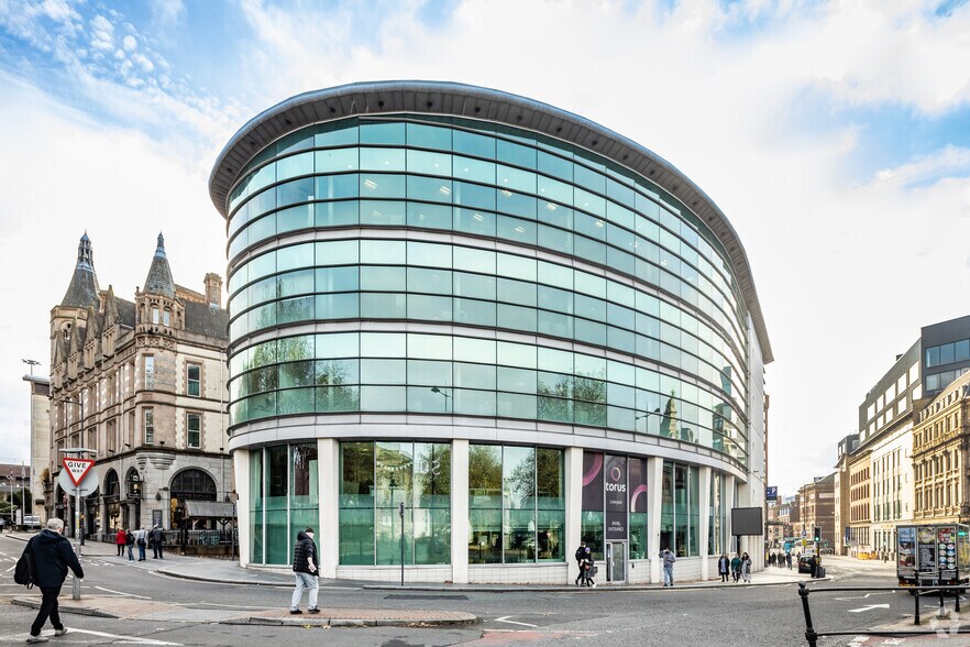 4 Queen Sq, Liverpool à louer - Photo du bâtiment - Image 2 de 3