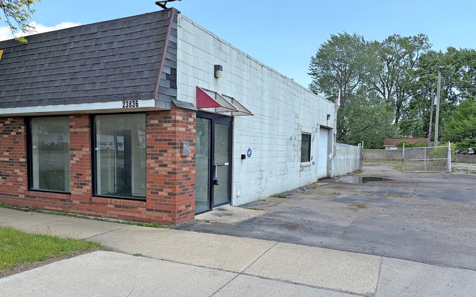23836 Hoover Rd, Warren, MI for sale - Building Photo - Image 2 of 5