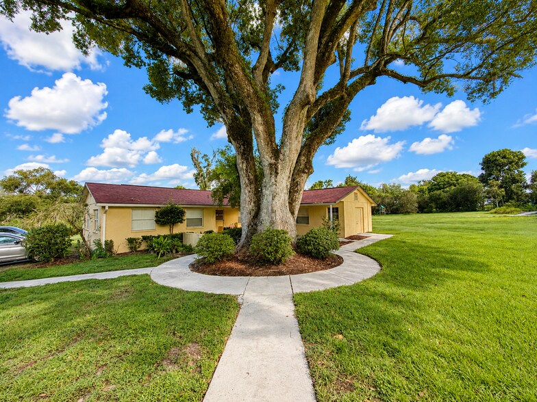 37623 Camphor Dr, Dade City, FL à vendre - Photo du bâtiment - Image 3 de 10