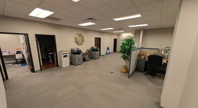201 NE 91st St, Kansas City, MO for lease Interior Photo- Image 1 of 8