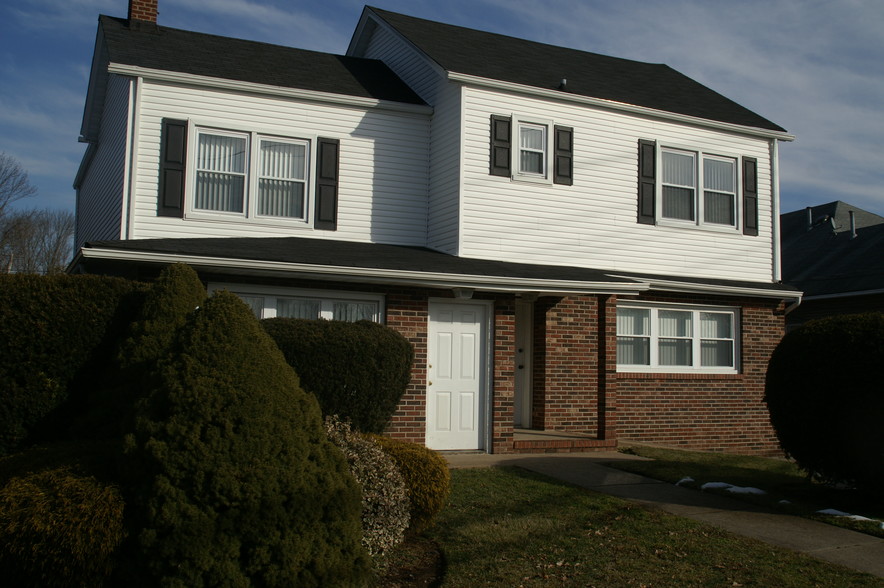 48 Mountain View Blvd, Wayne, NJ à vendre - Photo principale - Image 1 de 1