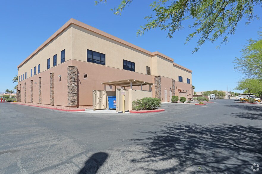 178 N Pecos Rd, Henderson, NV à louer - Photo du bâtiment - Image 2 de 18