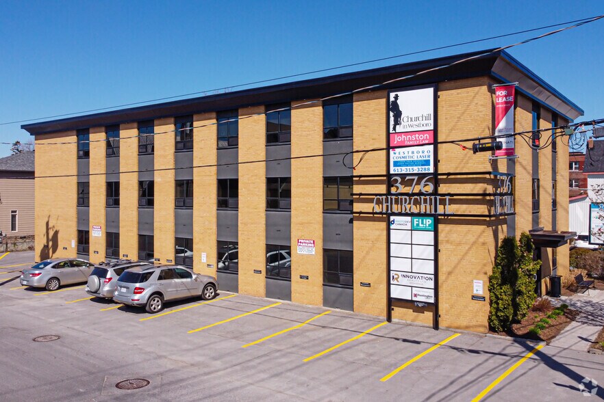 376 Churchill Ave, Ottawa, ON à louer - Photo principale - Image 1 de 5
