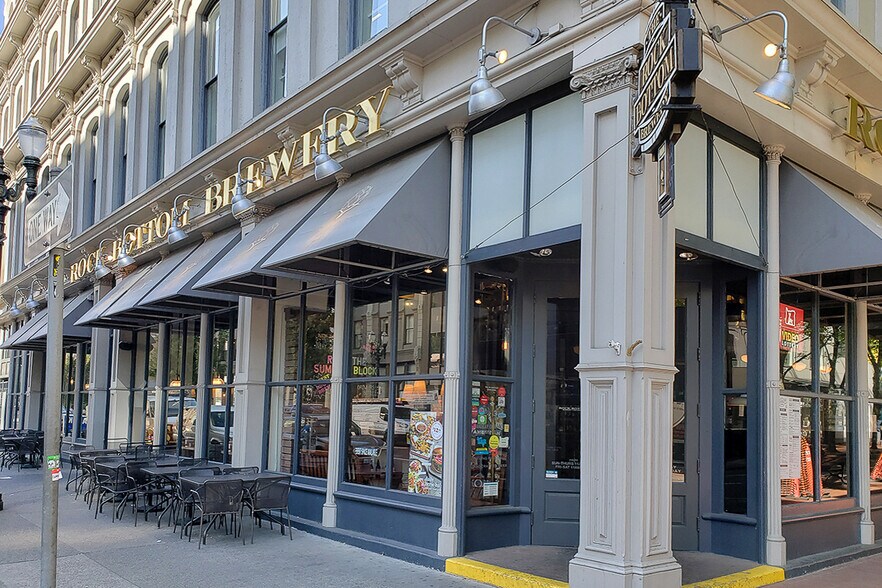 210 SW Morrison St, Portland, OR à louer - Photo du bâtiment - Image 2 de 2