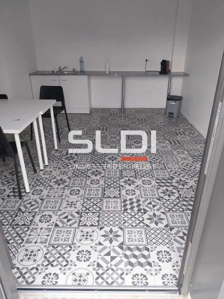 Flex in Villefontaine for lease - Interior Photo - Image 2 of 10