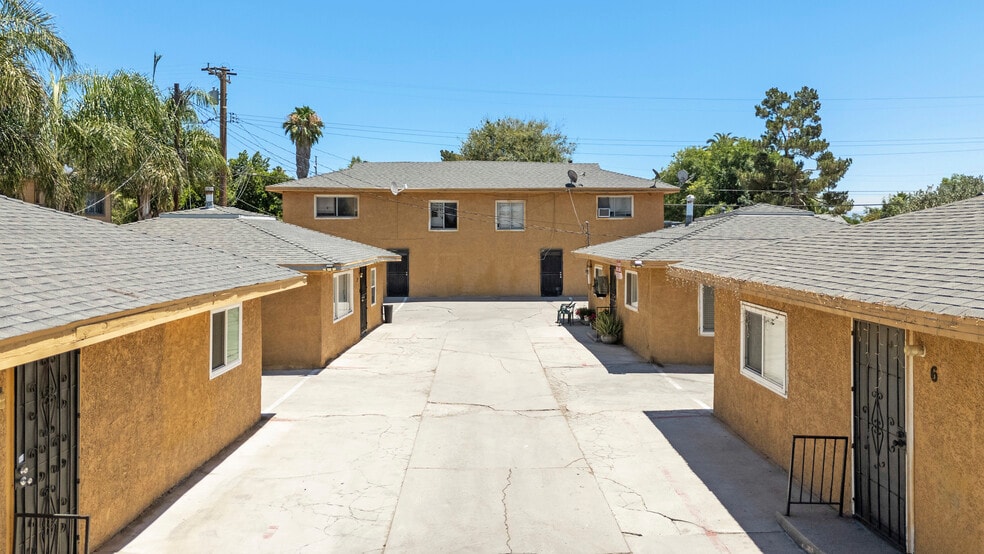 1123 Bobbett Dr, San Bernardino, CA à vendre - Photo du bâtiment - Image 1 de 8